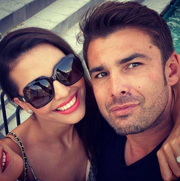 Adrian Mutu are o soție superbă. Cum arată Sandra Mutu, într-un costum de baie care îi lasă formele perfecte la vedere