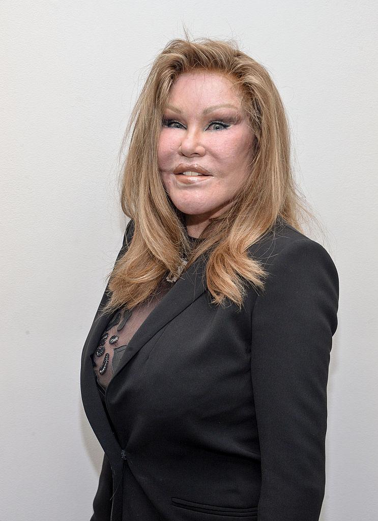 Jocelyn Wildenstein intr-un sacou negru