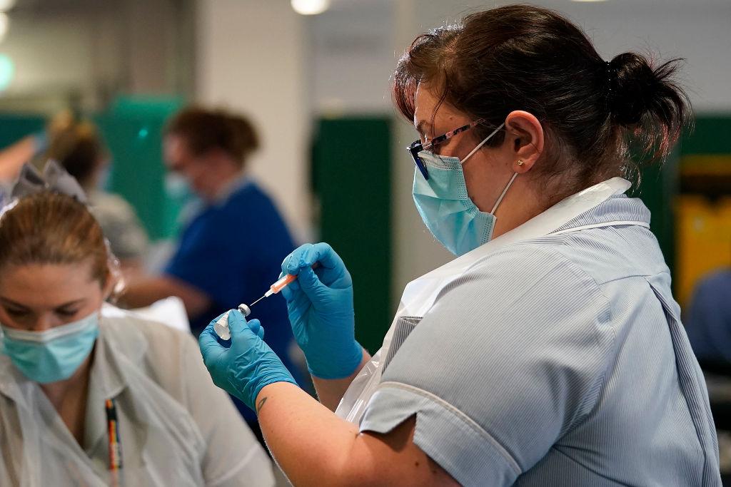 Ce se &icirc;nt&acirc;mplă cu persoanele care sosesc &icirc;n Rom&acirc;nia după ce au făcut și a doua doză de vaccin anti coronavirus