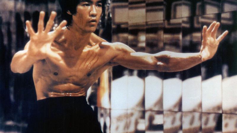 Bruce Lee este întemeietorul categoriei de artă marțială cunoscută sub numele de Jeet Kune Do