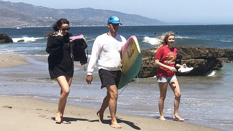 Dakota Johnson, Chris Martin la plaja