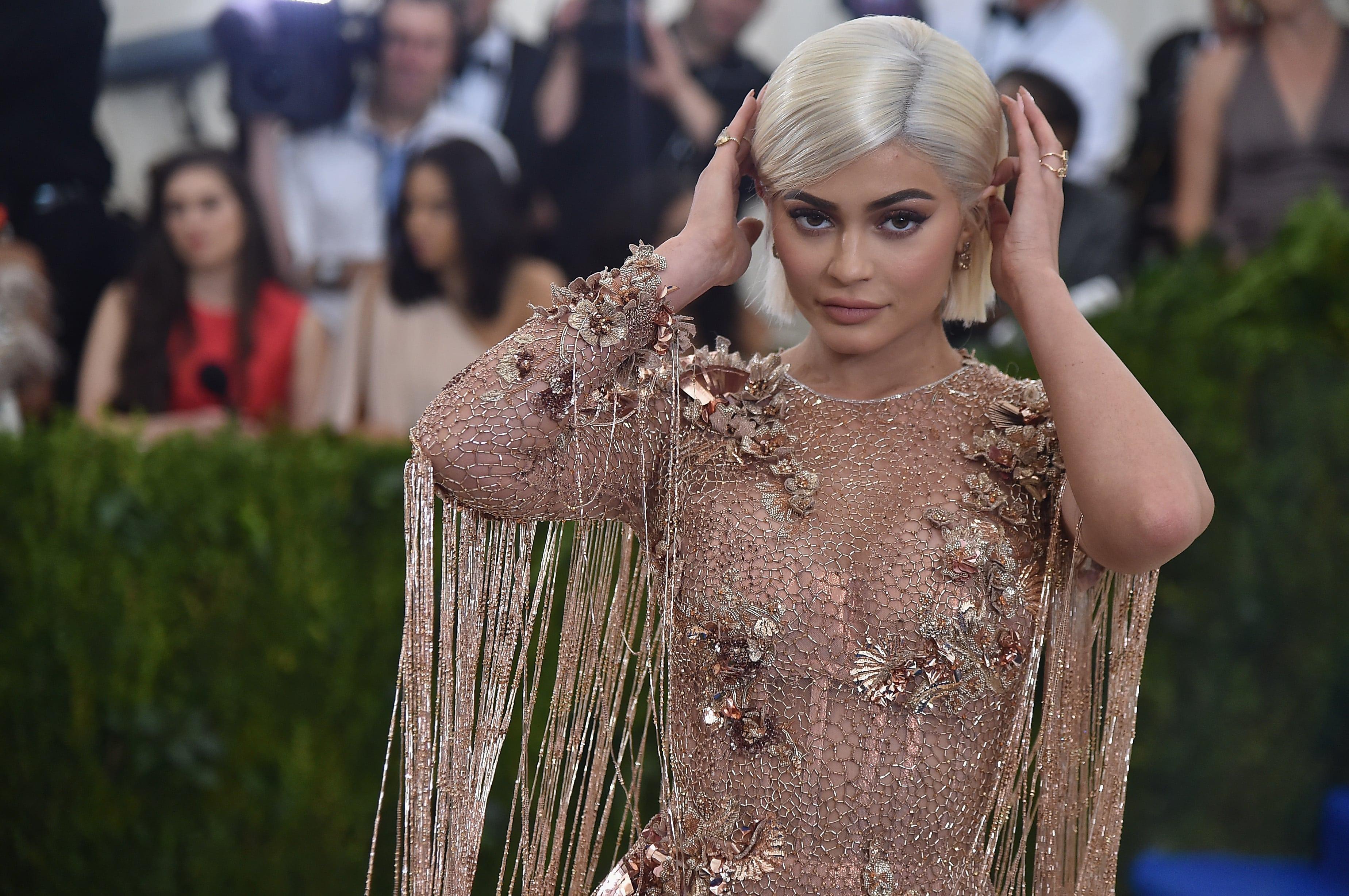 Capul de duș al lui Kylie Jenner, subiect de glume pe Internet. Ce detaliu au observat fanii celei mai tinere miliardare