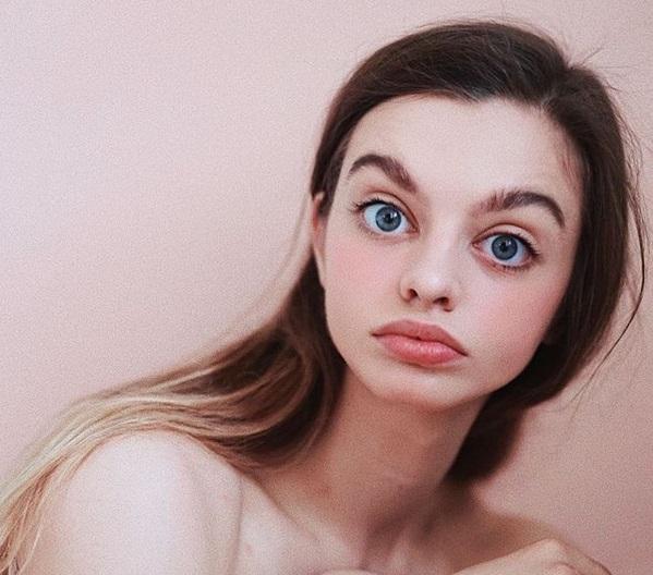 Cum arată femeia cu cei mai mari ochi din lume. Maria Oz a suprins internetul după ce și-a lăsat la vedere trupul dezgolit