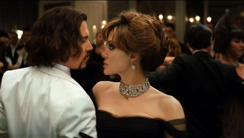 Angelina Jolie si Johnny Depp in filmul Tourist 2010, inainte sa se sarute