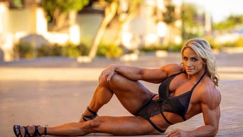 Theresa Ivancik are 37 de ani și este posesoarea unui corp bine lucrat în sala de sport