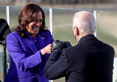 Jill Biden şi Kamala Harris au întors privirile la ceremonia de învestire a lui Joe Biden. Ce ținute au purtat
