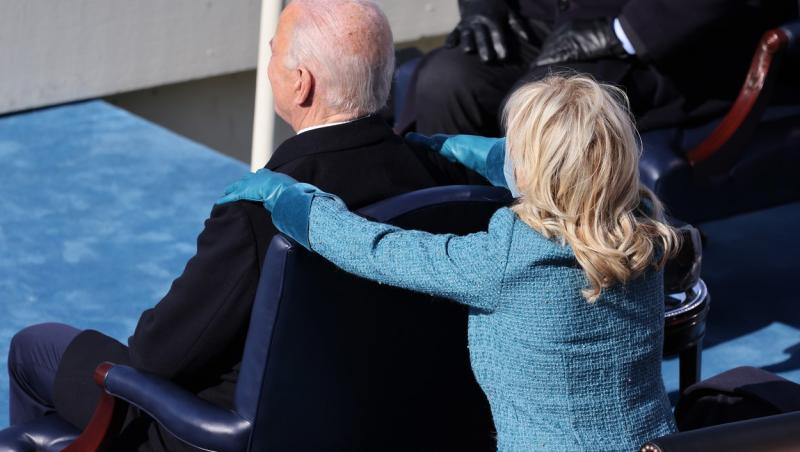 Fotografie rară cu Joe Biden și Jill Biden în tinerețe. Soția sa, o domnișoară superbă cu părul bălai și umerii goi