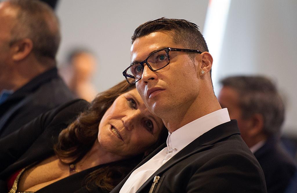 Cristiano Ronaldo alături de mama sa