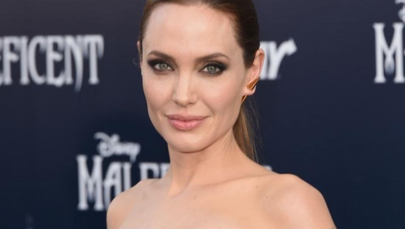 La cei 45 de ani, Angelina Jolie arată de-a dreptul fabulos în orice ținută