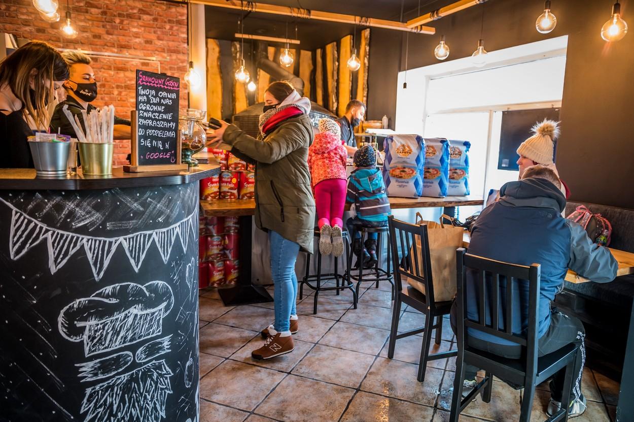 Ora de &icirc;nchidere a restaurantelor nu va mai fi 21.00 &icirc;n București! P&acirc;nă la ce oră sunt deschise localurile din Capitală