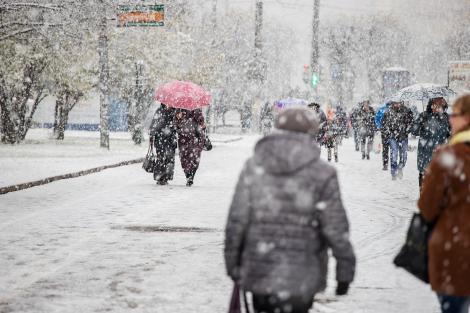 ANM anunță un strat de 12 cm de zăpadă în Capitală. Când scapă bucureștenii de vremea rea