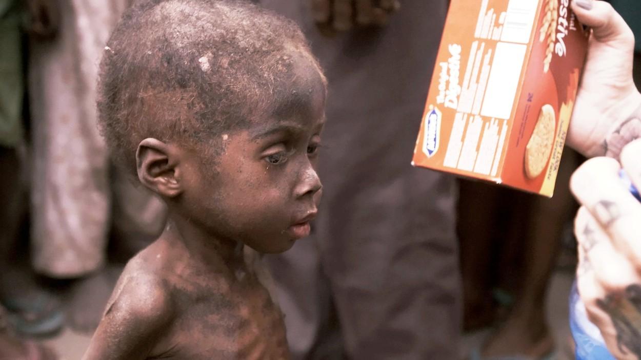 Hope, băiețelul abandonat să moară de foame, în Nigeria