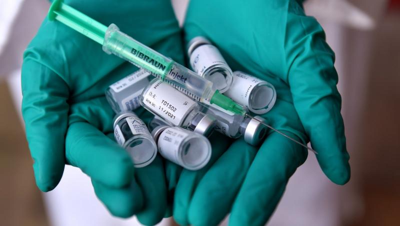 Când începe să se administreze vaccinul Moderna, în România. La câte zile se va face doza de rapel și care sunt persoanele vizate