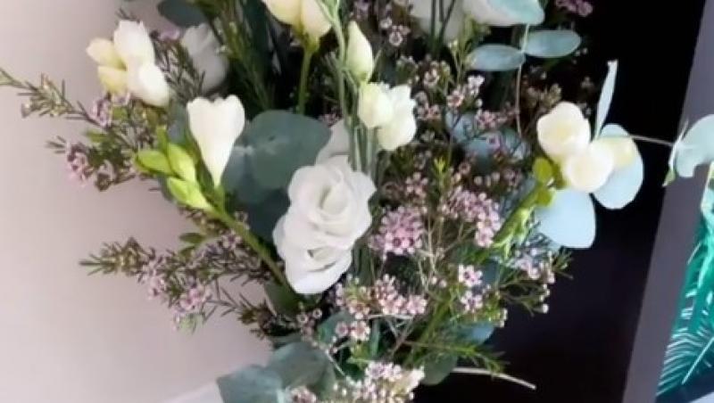 Ana Baniciu a împlinit 28 de ani și a primit flori de la cei dragi