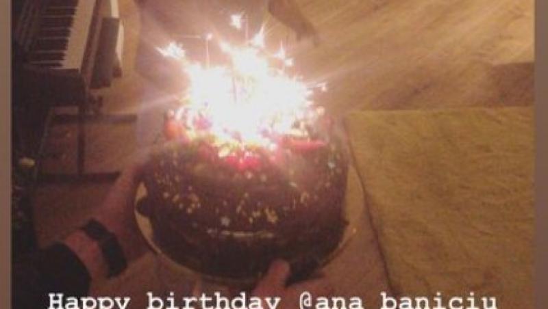Ana Baniciu a primit un tort de la cei dragi