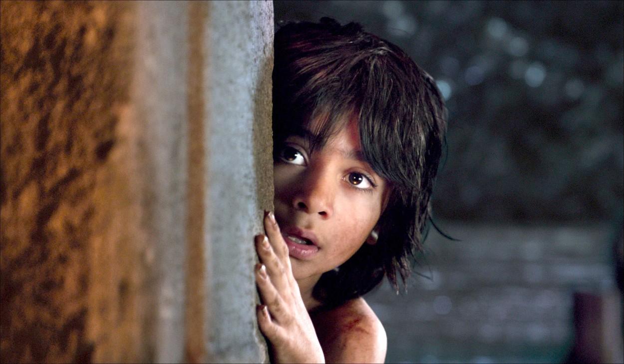 Neel Sethi în rolul lui Mowgli din ''Cartea Junglei''