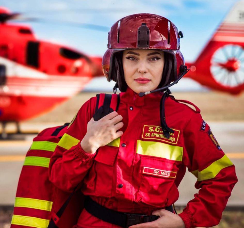 Avem nevoie de eroi ca Georgiana. Imaginea cu acest medic din Iași face &icirc;nconjurul lumii