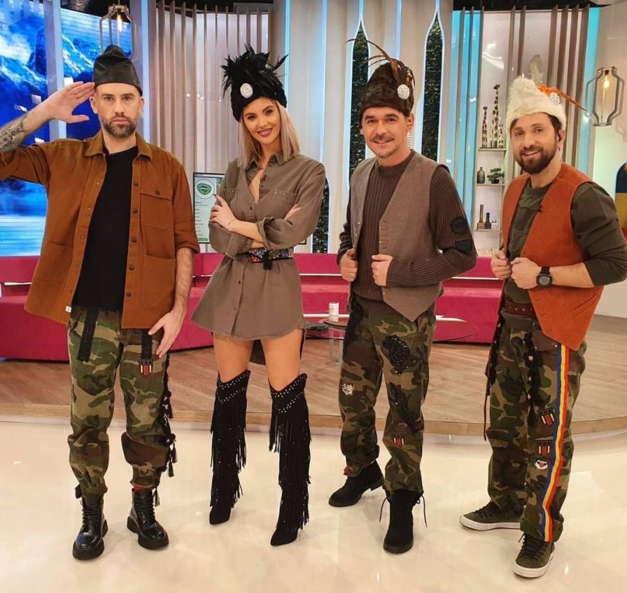Răzvan, Dani, Florin și Ramona purtând haine cu motive militare, la Neatza cu Răzvan și Dani