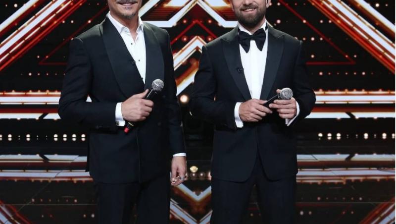 Dani Oțil și Răzvan Simion, prezentând Finala X Factor 2020