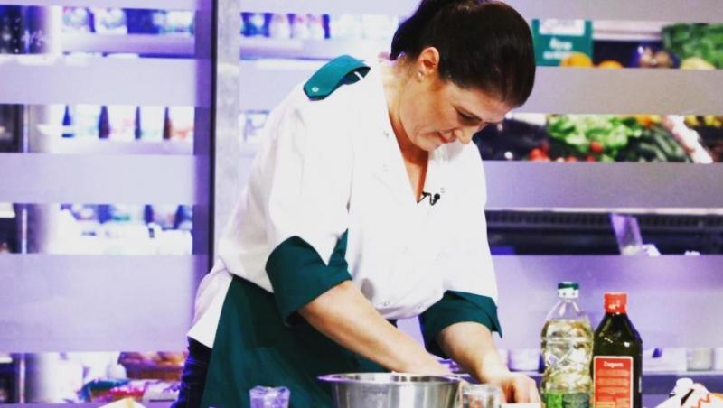Marlena Botezatu, purtând uniforma echipei verzi, în sezonul 5 Chefi la cuțite