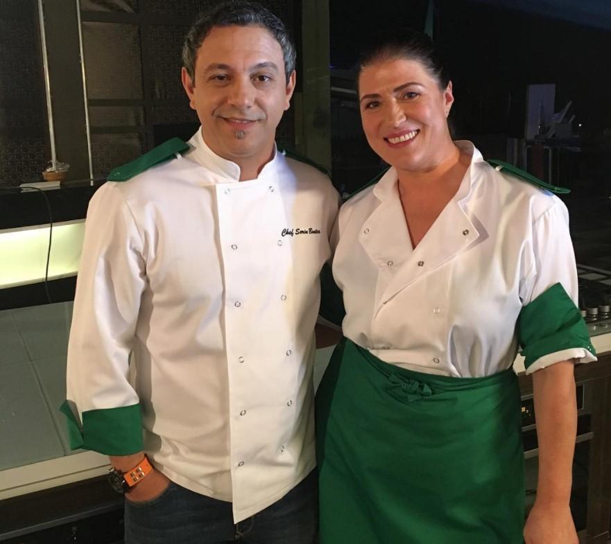 Sorin Bontea și Marlena Botezatu, purtând uniforme verzi, în Finala Chefi la cuțite, sezon 5