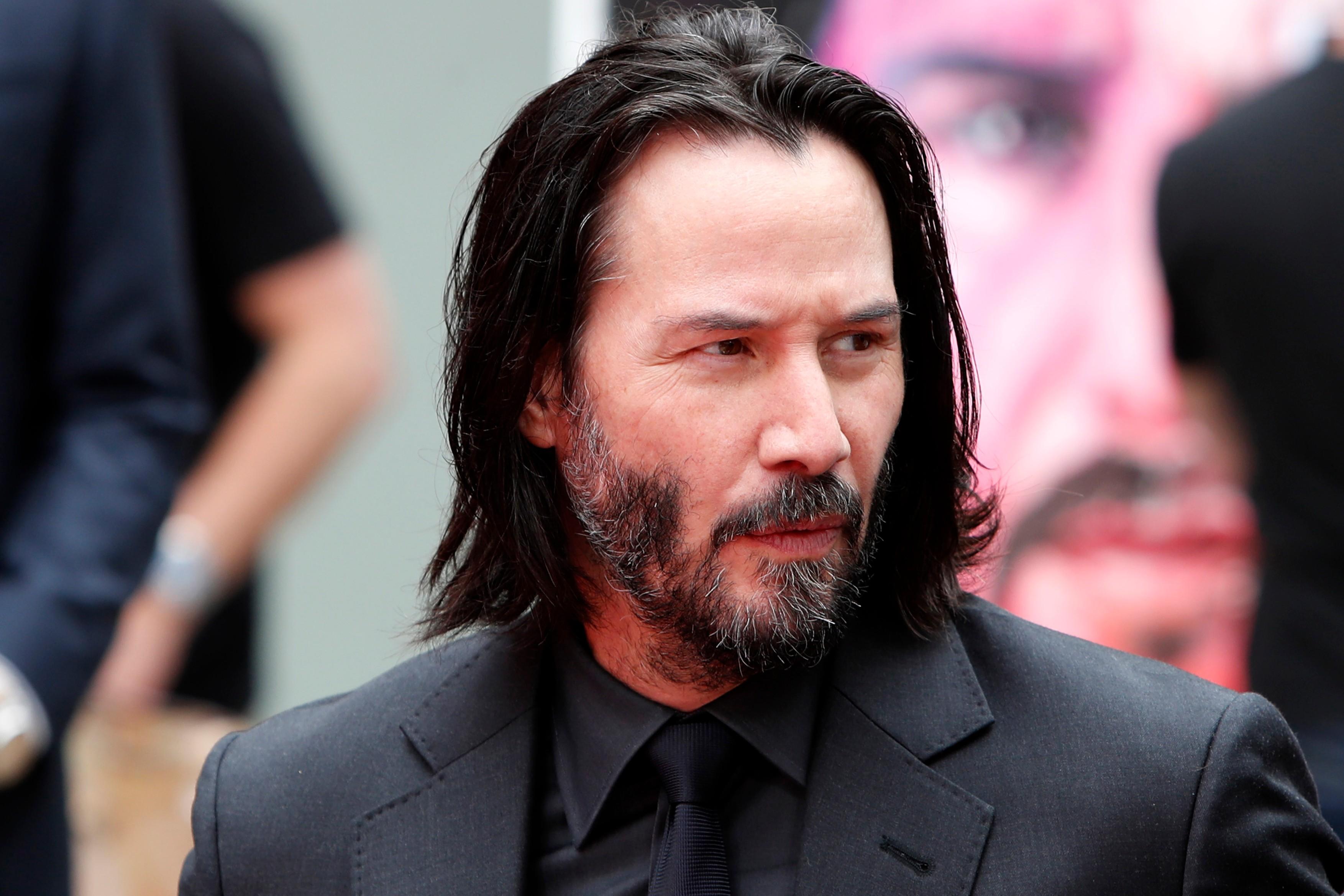 Keanu Reeves, așa cum puțini l-au văzut vreodată. Cum arată fără tricou, după o baie în oceanul înghețat