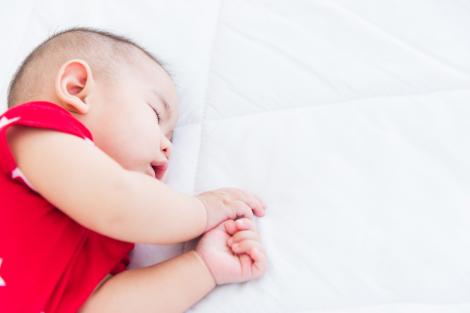 Ce li se poate întâmpla copiilor dacă dorm cu gura deschisă. Specialiștii au elucidat misterul