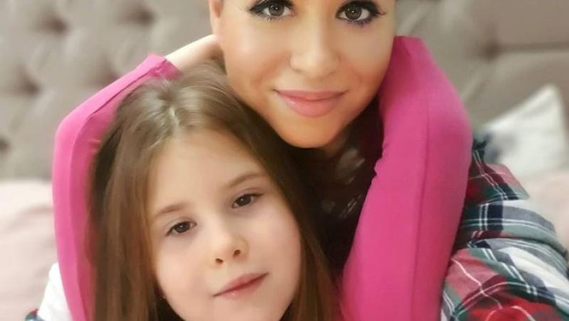 Oana Roman şi Cristina Şişcanu, împreună cu fiicele lor, se alătură sezonului 2 Mămici de pitici, cu lipici, de la Antena Stars