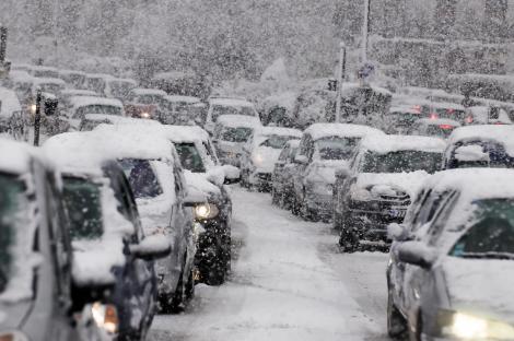 ANM anunță ninsoare, ploi şi polei până marţi, în aproape toată România. În București va ninge patru zile