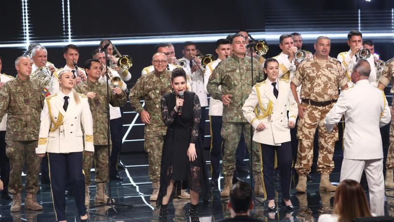 Membrii Invictus România au pășit pe scena X Factor 2021 în ținutele impunătoare ale Armatei Române și au fost dirijați de către colonelul Gheorghiță