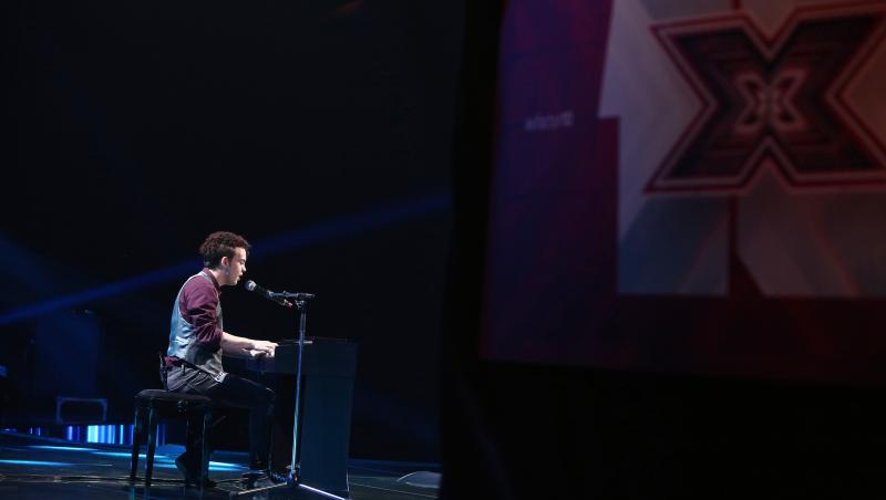 X Factor 2021, 1 octombrie. Robert Reamzey a făcut show cu o interpretare originală a piesei Take Me To Church: ”Ești nebun”