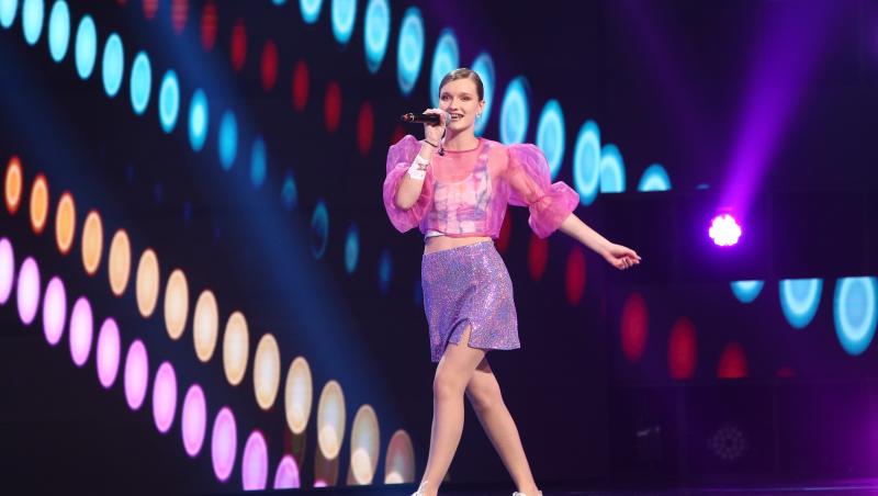 Cosmina Cotoroș a venit însoțită de mama sa la X Factor 2021. Tânăra de 15 ani a ales să cânte Send My Love, din repertoriul lui Adele, în cea de-a șasea ediție X Factor sezon 10