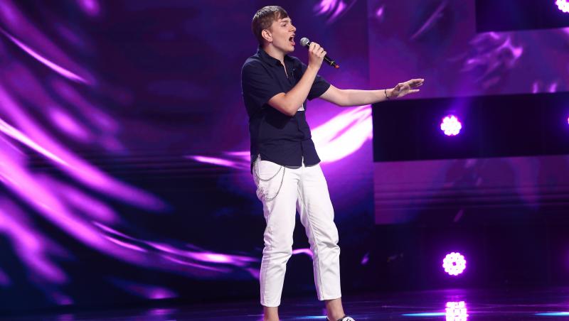 X Factor 2021, 1 octombrie. Cătălin Andrei Budea a făcut show în preselecții cu piesa Amnesia, din repertoriul lui Roxen