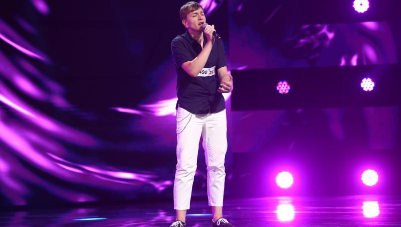 X Factor 2021, 1 octombrie. Cătălin Andrei Budea a făcut show în preselecții cu piesa Amnesia, din repertoriul lui Roxen