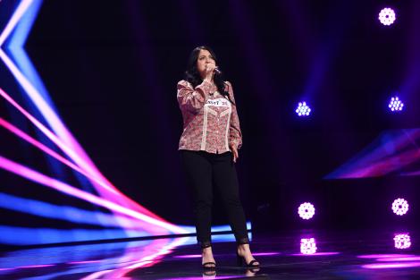 X Factor 2021, 15 octombrie. Mirela Cicu a luat scena cu asalt, cu piesa "Someone You Loved"."Parcă avea miere în glas"