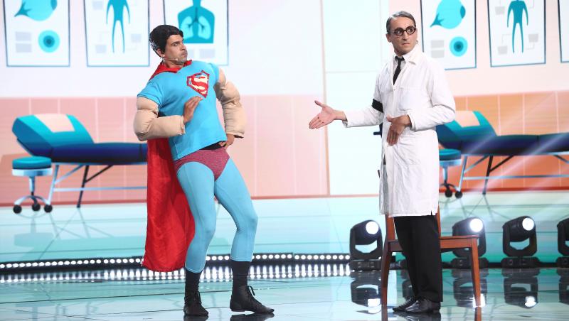 Duo Mimikry este un grup format din două personaje haioase. Unul dintre ele este deghizat în Superman, iar celălalt este medic.