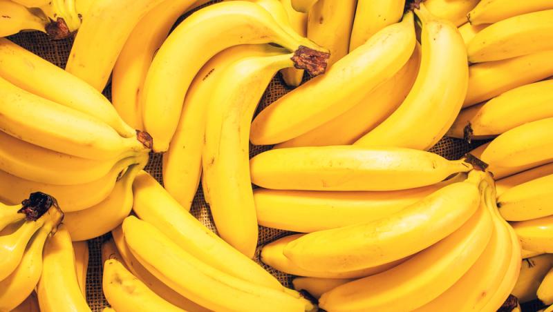 Femeia care a cumpărat banane de la supermarket, speriată teribil de ceea ce a găsit în plasă, când a ajuns acasă. Ce a descoperit