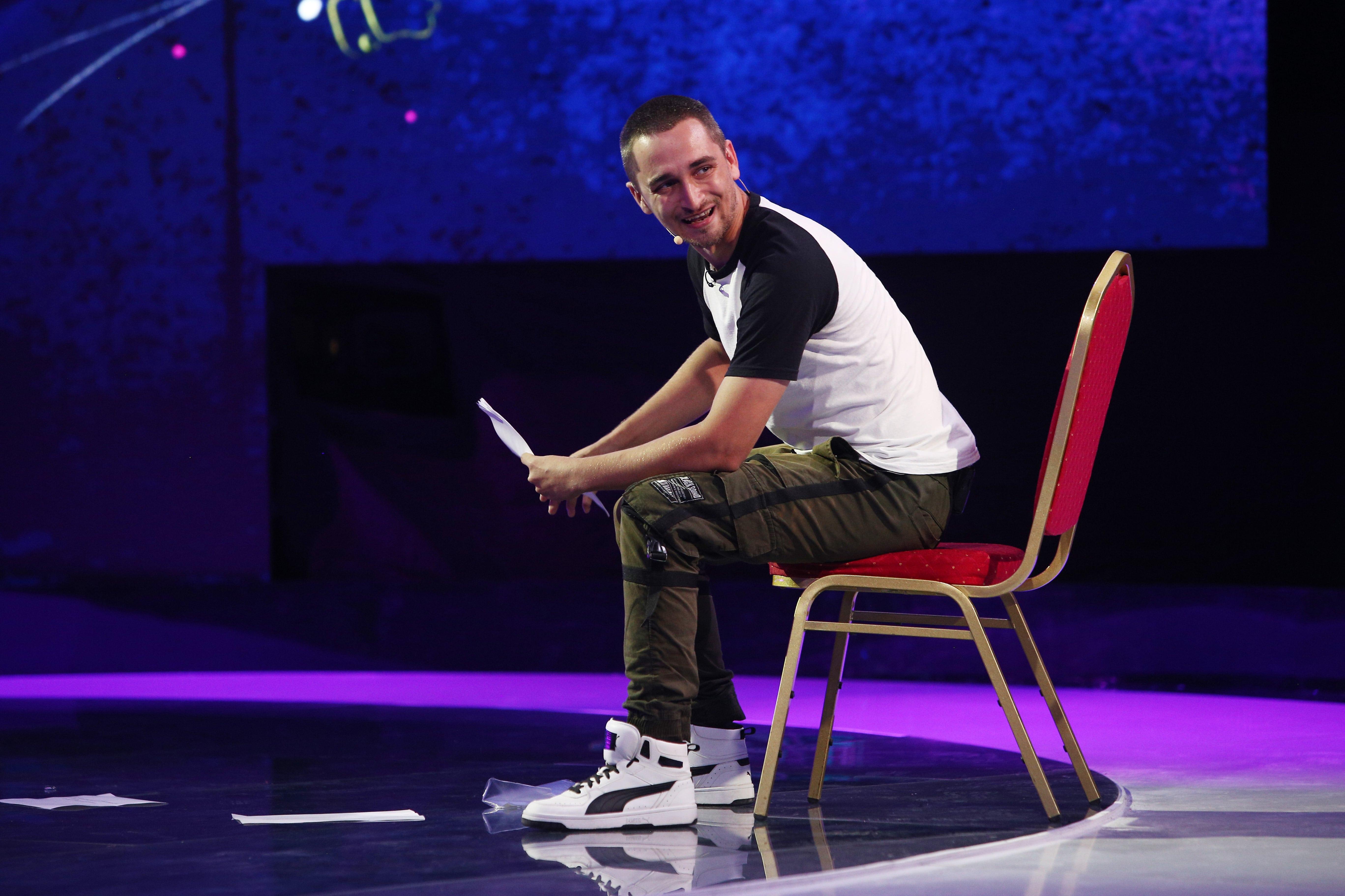 Mădălin Ghioc a revenit pe scenă cu un număr asemănător celui din sezonul 9. A făcut glume despre Franța, în comparație cu România la iUmor 2021