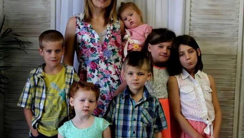 Cum arată Britni Church, femeia care are 12 copii la vârsta de 31 de ani. Prima dată a rămas însărcinată la doar 16 ani