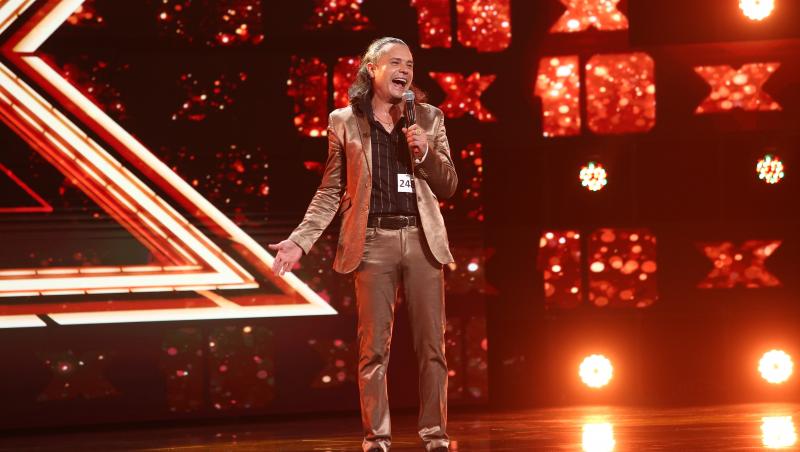Max Corfini a interpretat pe scena X Factor 10 melodia On Broadway, de George Benson. Concurentul a reușit să îi impresioneze pe jurați în preselecțiile X Factor 2021 și să îi molipsească cu energie bună.