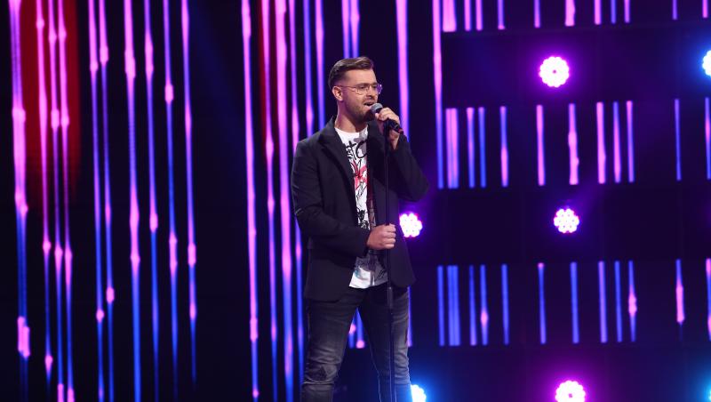 Seba Grada a interpretat pe scena X Factor 10 melodia Words, de Boyzone. Concurentul a reușit să îi impresioneze pe jurați în preselecțiile X Factor 2021.