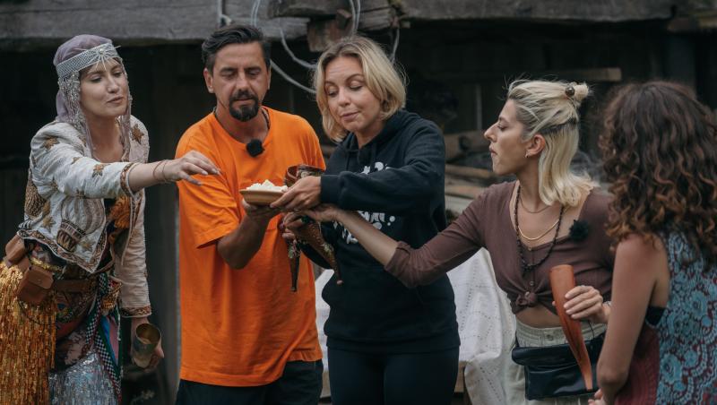 Asia Express, 31 octombrie 2021. Cum a reacționat Iulia Albu la prima cazare de pe Drumul Împăraților. În ce loc au ajuns echipele