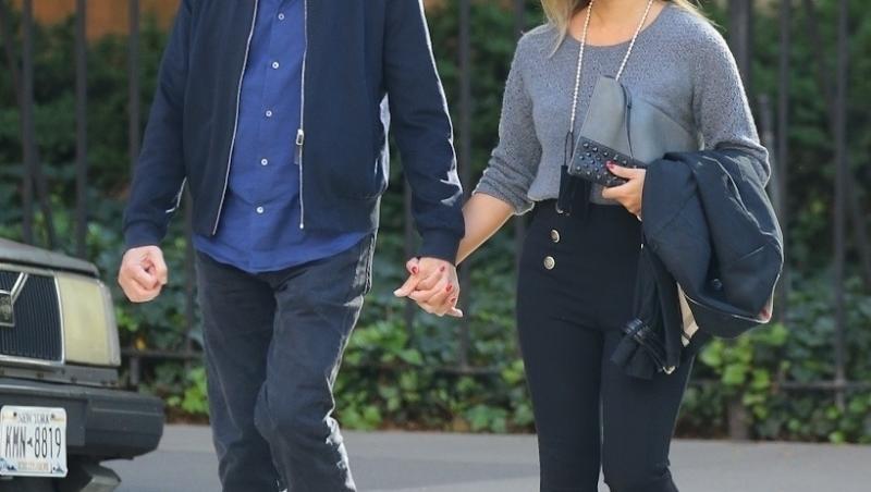 Steve Buscemi, surprins la brațul unei femei mult mai tânără decât el, după moartea soției sale. Actorul iubește din nou