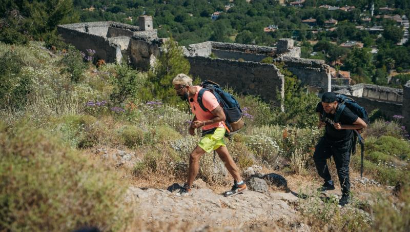 Asia Express, 4 octombrie 2021. Concurenții au pornit pe urmele lui Moș Nicolae. Ce surprize au fost puși să le facă copiilor