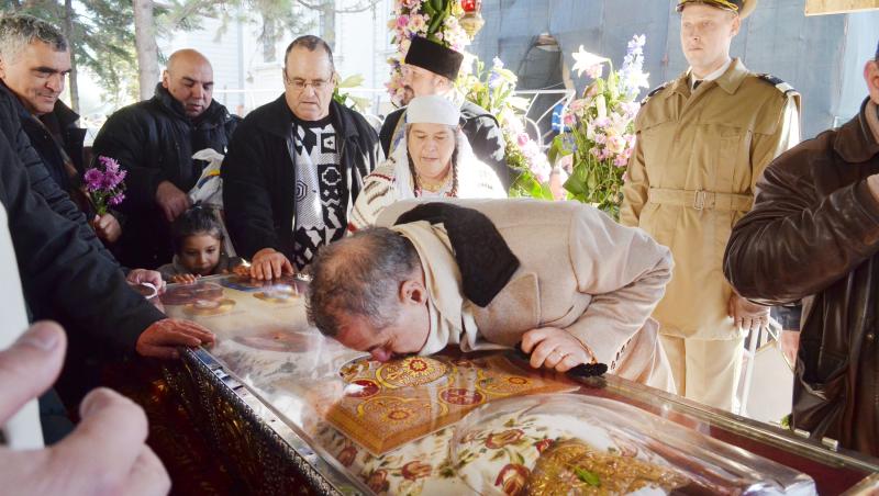 Sfânta Parascheva 2021 pică în calendarul creștin ortodox, în fiecare an, la data de 14 octombrie 2021. La fel ca și în anii trecuți, mijlocul lunii octombrie înseamnă venirea pelerinilor din toate colțurile, la Iași.