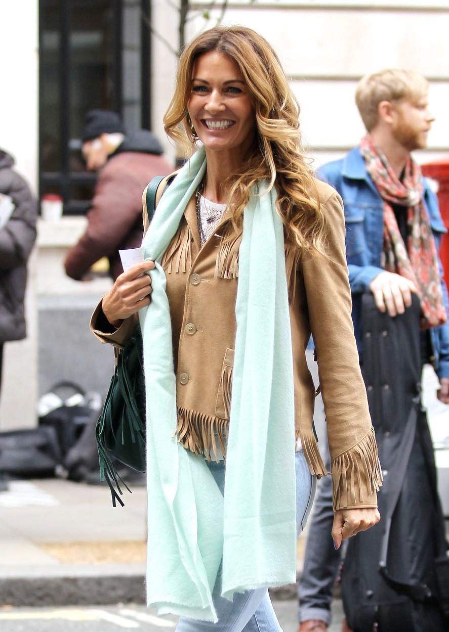 Kirsty Bertarelli, imbracata casual, pe strada