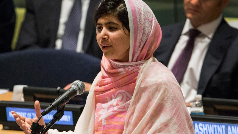 Malala Yousafzai a supraviețuit unui atac al talibailor și a devenit o emblemă a luptei pentru dreptul la educație al fetelor