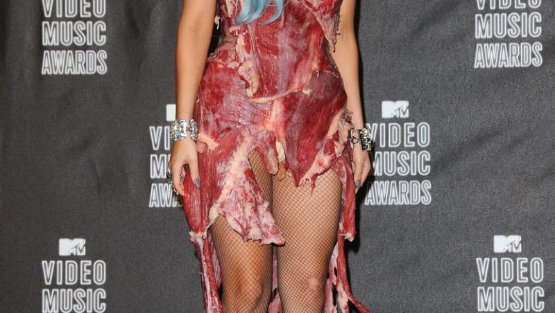 Lady Gaga, rochia decupată și îndrăzneață care a atras blițurile fotografilor. Cum arată, însă, perechea ei de încălțări