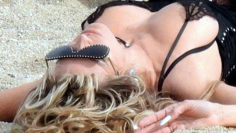 Heidi Klum, surprinsă în lenjerie intimă pe plajă, într-un pictorial provocator. Cum arată diva în vârstă de 48 ani