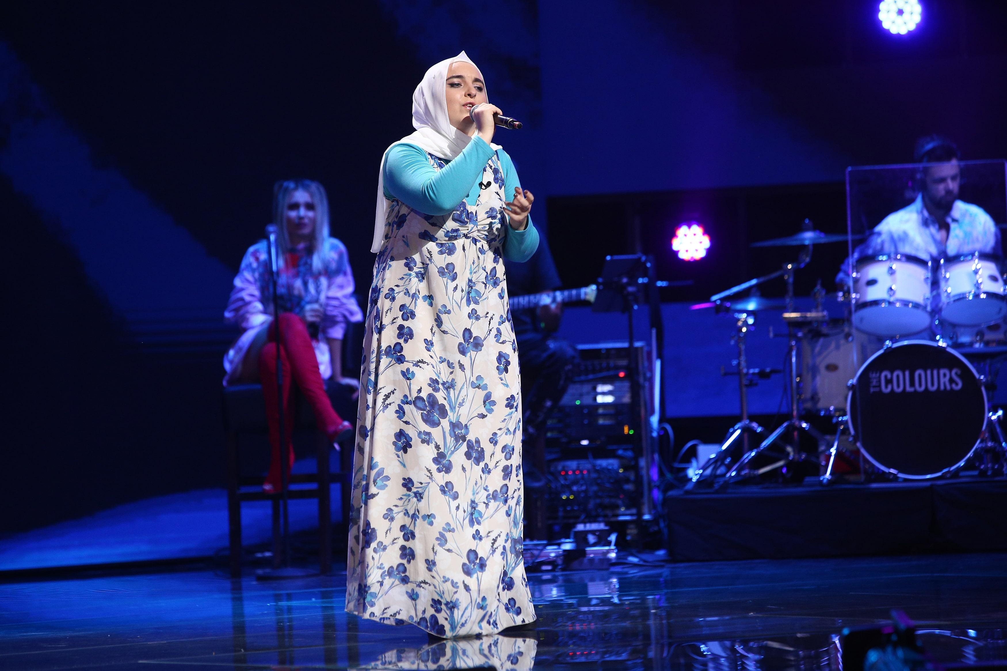 X Factor 2021, 12 noiembrie. Mirela Bogasieru a interpretat "o piesă manifest", care i-a atins pe jurați. Mama sa i-a fost alături